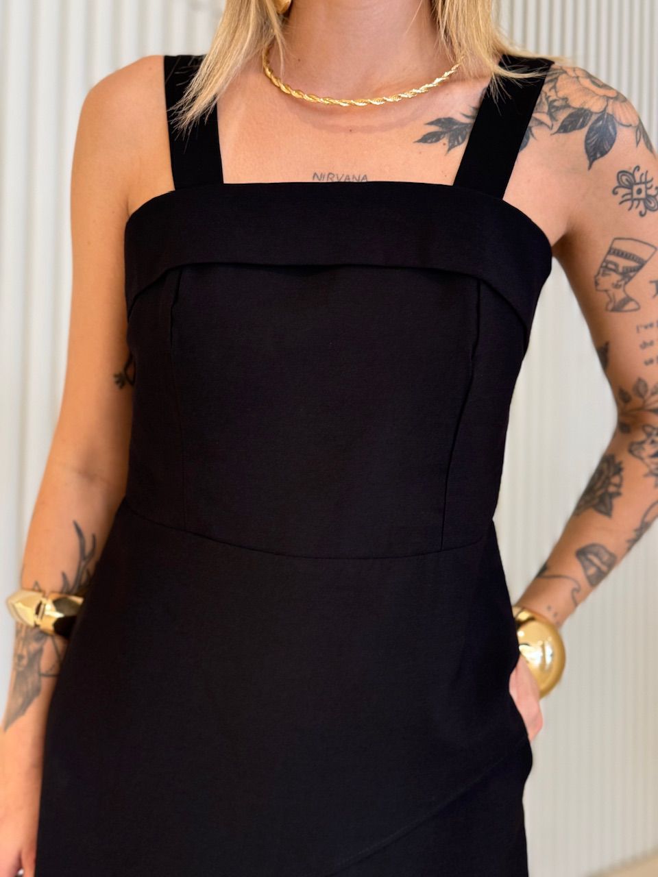 CONJUNTO BEATRIZ BLUSA ASSIMÉTRICA PRETO