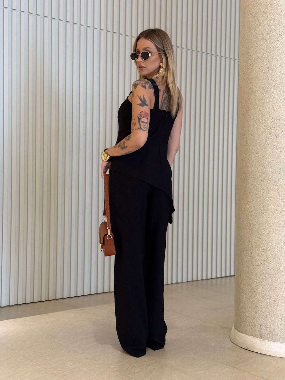 CONJUNTO BEATRIZ BLUSA ASSIMÉTRICA PRETO