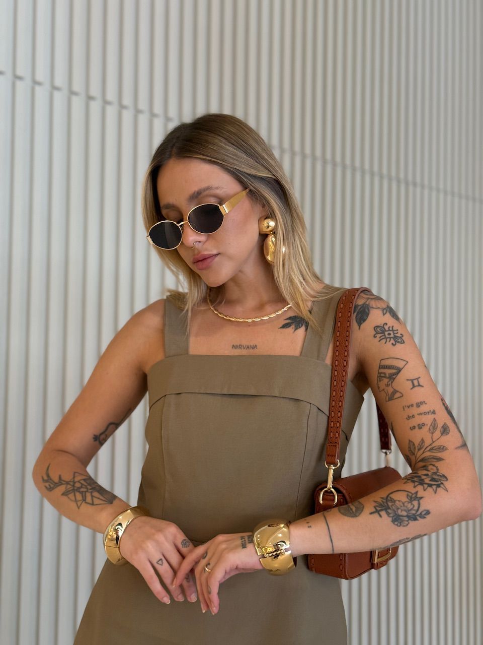 CONJUNTO BEATRIZ BLUSA ASSIMÉTRICA VERDE OLIVA