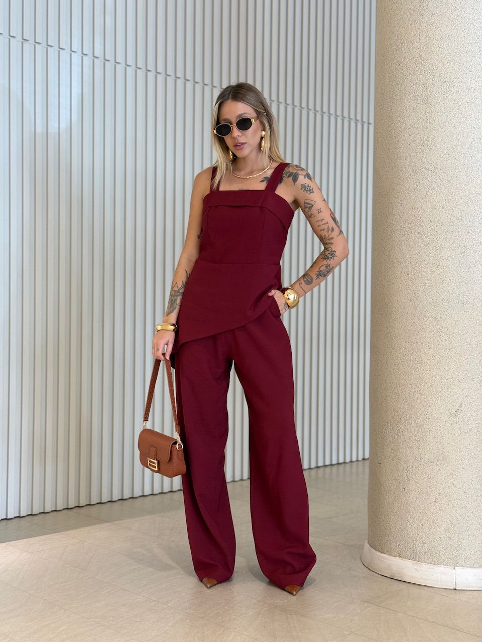 CONJUNTO BEATRIZ BLUSA ASSIMÉTRICA VINHO