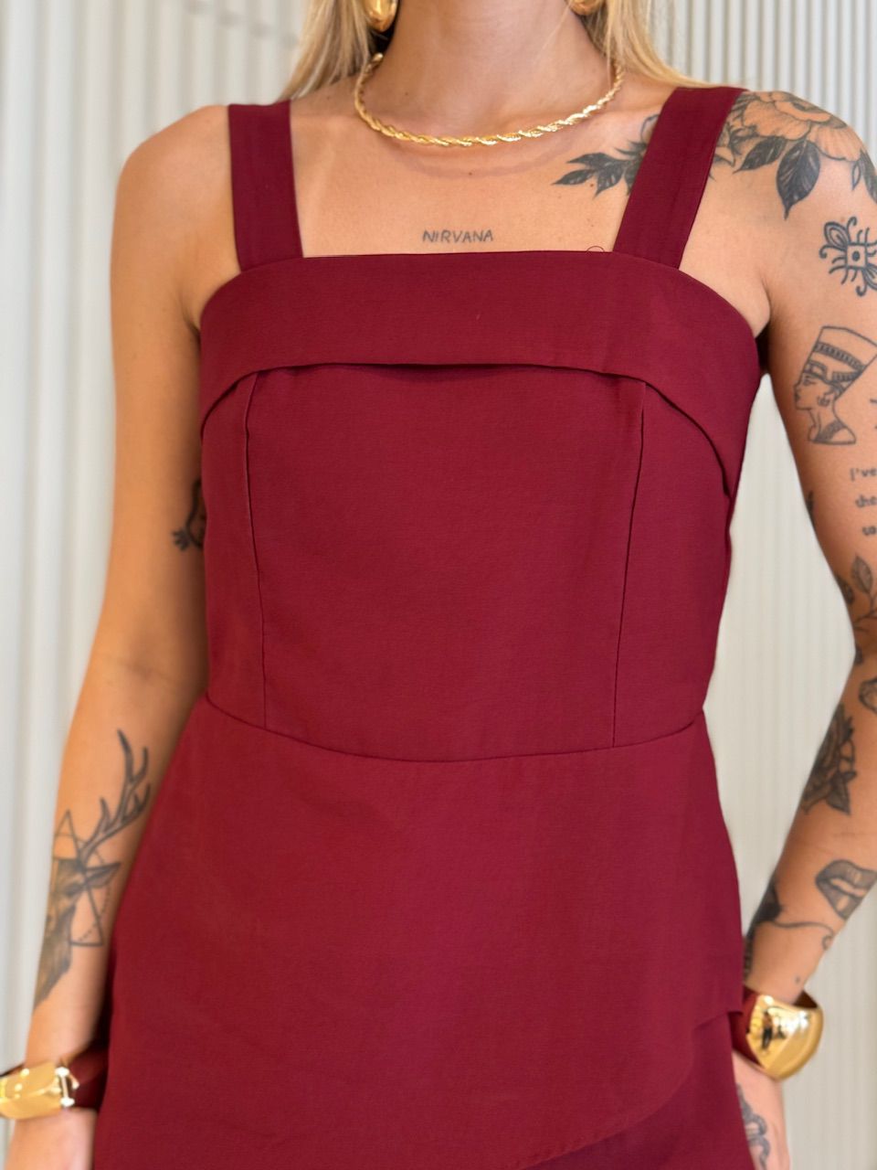 CONJUNTO BEATRIZ BLUSA ASSIMÉTRICA VINHO