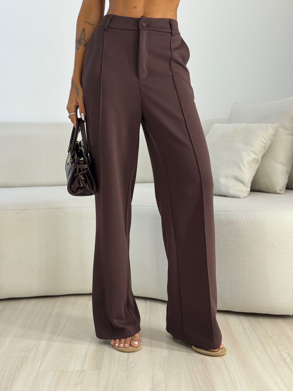 CALÇA JANAÍNA ZÍPER CAFÉ - 0074140160 - CAROLLA FERRARO