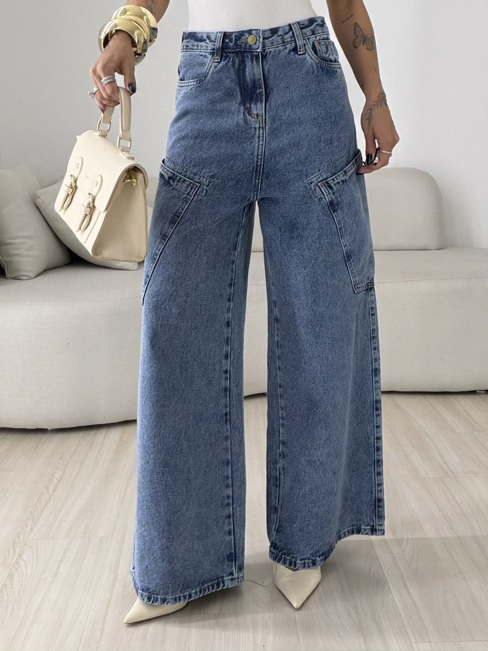 CALÇA VITÓRIA BOLSOS JEANS MÉDIO - 0080200423 - CAROLLA FERRARO