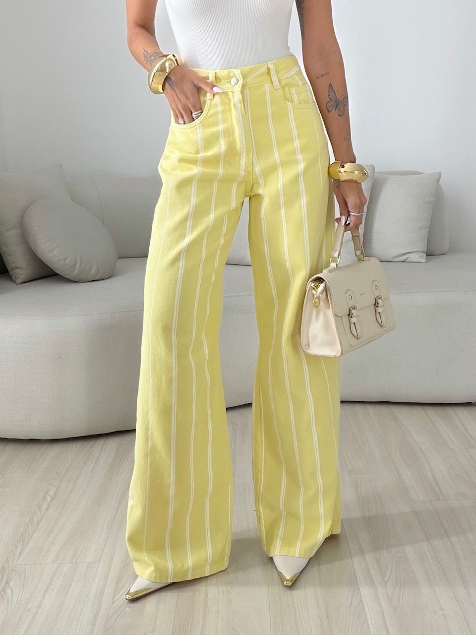 CALÇA LUDMILA LISTRAS AMARELA - 0081080112 - CAROLLA FERRARO