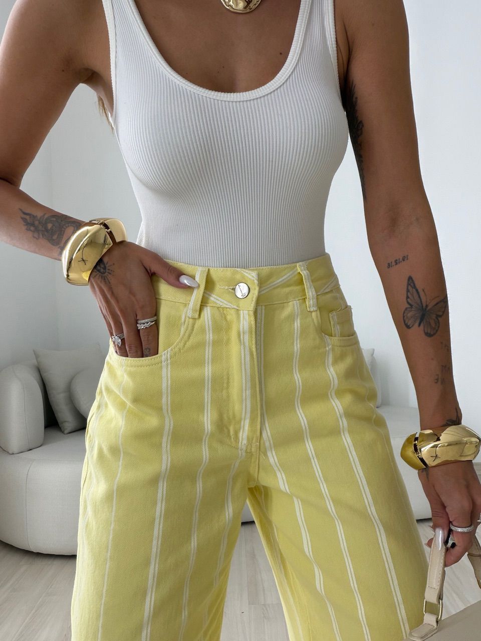 CALÇA LUDMILA LISTRAS AMARELA