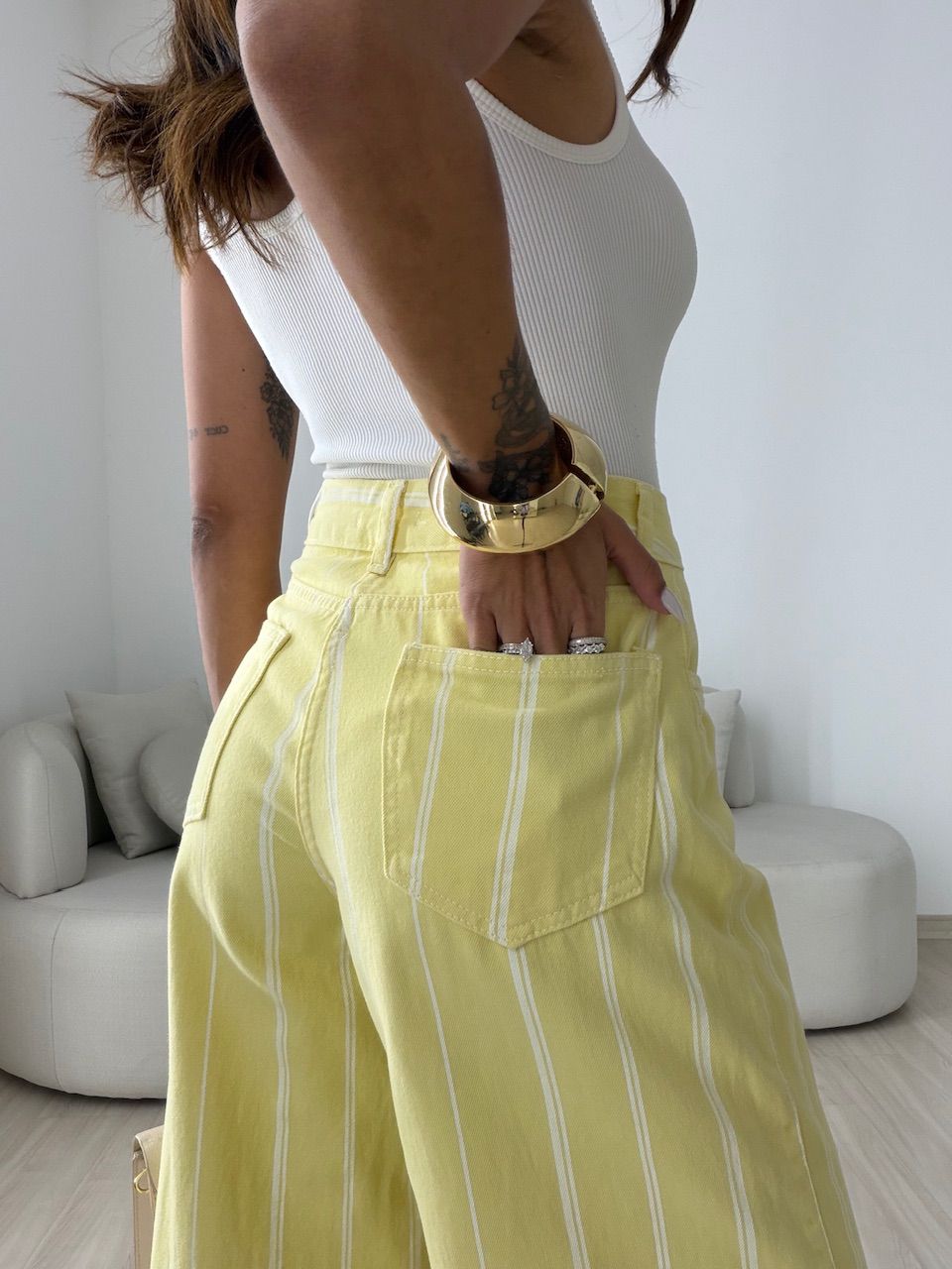 CALÇA LUDMILA LISTRAS AMARELA