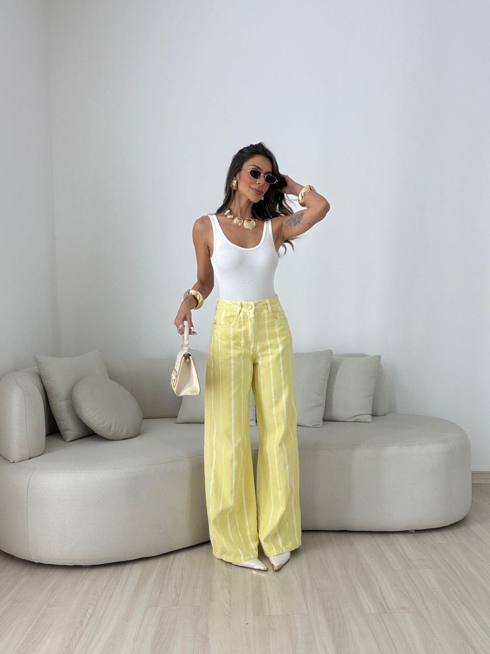 CALÇA LUDMILA LISTRAS AMARELA