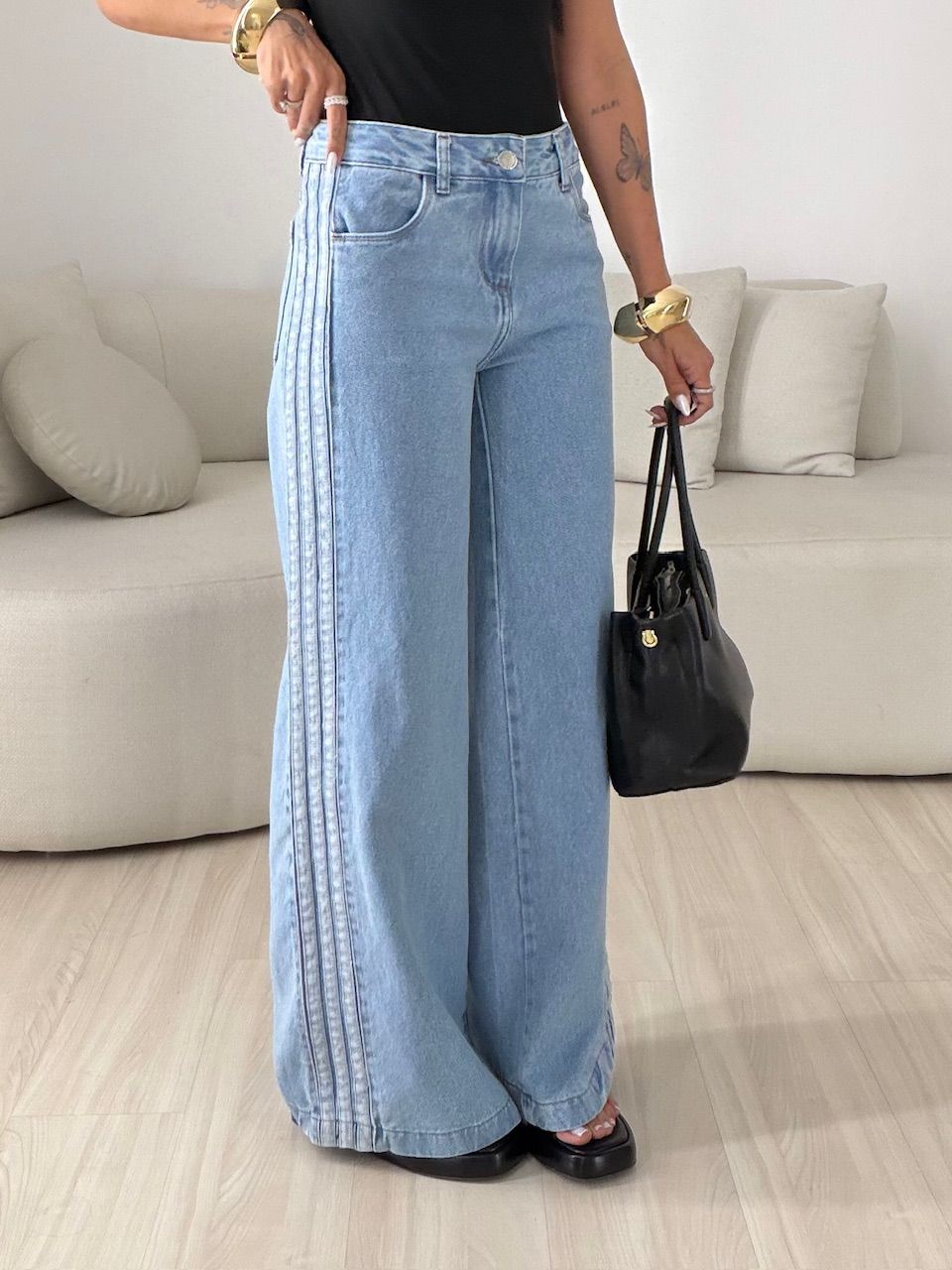 CALÇA TACIANE LISTRAS LATERAIS JEANS CLARO