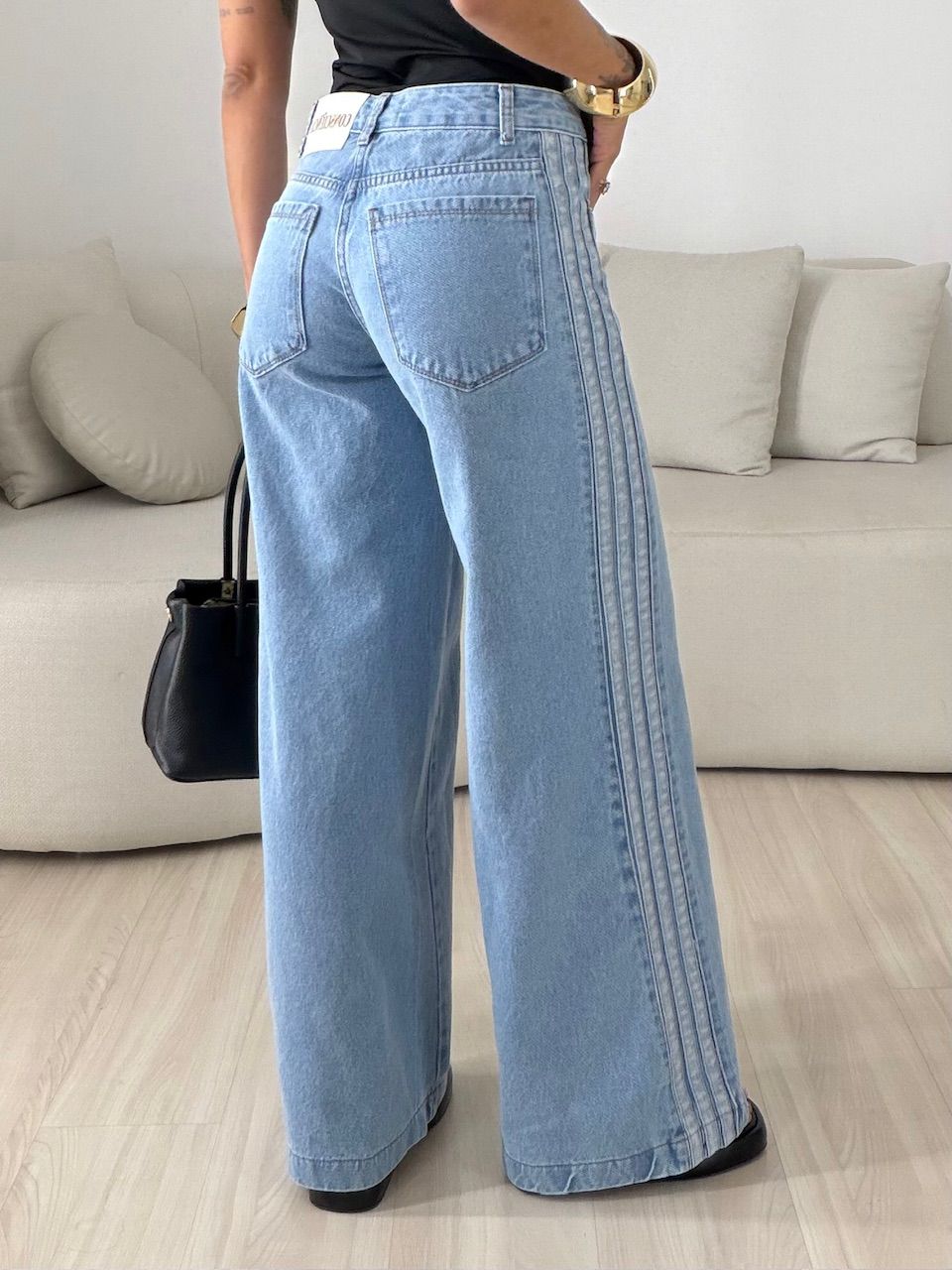 CALÇA TACIANE LISTRAS LATERAIS JEANS CLARO