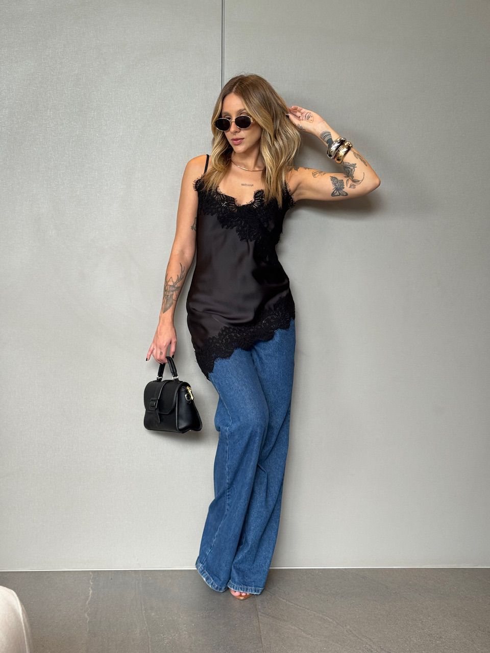 BLUSA ALANA ACETINADA PRETA