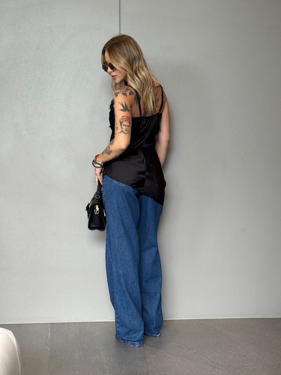 BLUSA ALANA ACETINADA PRETA