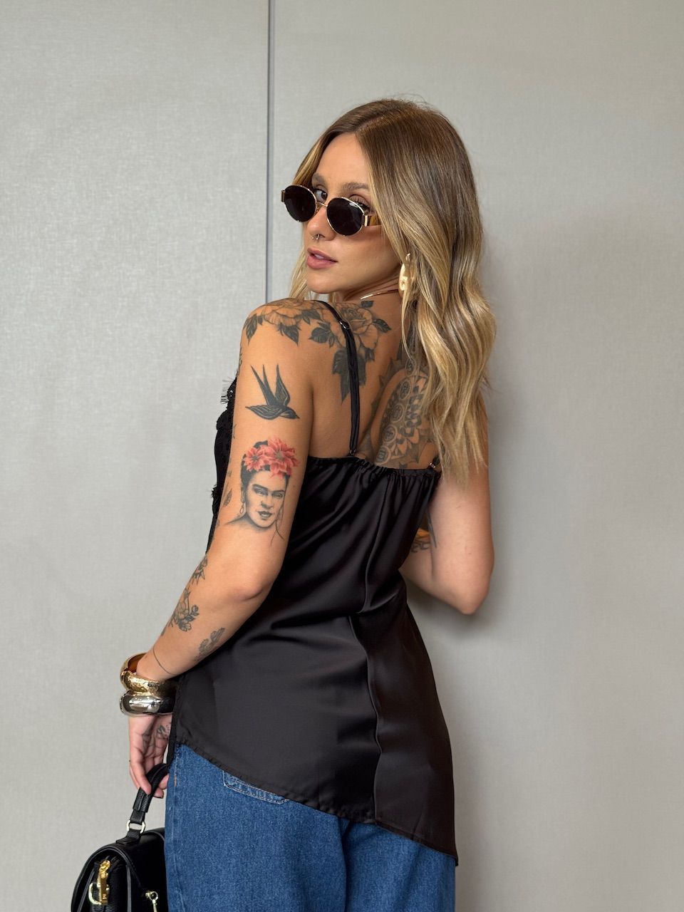 BLUSA ALANA ACETINADA PRETA
