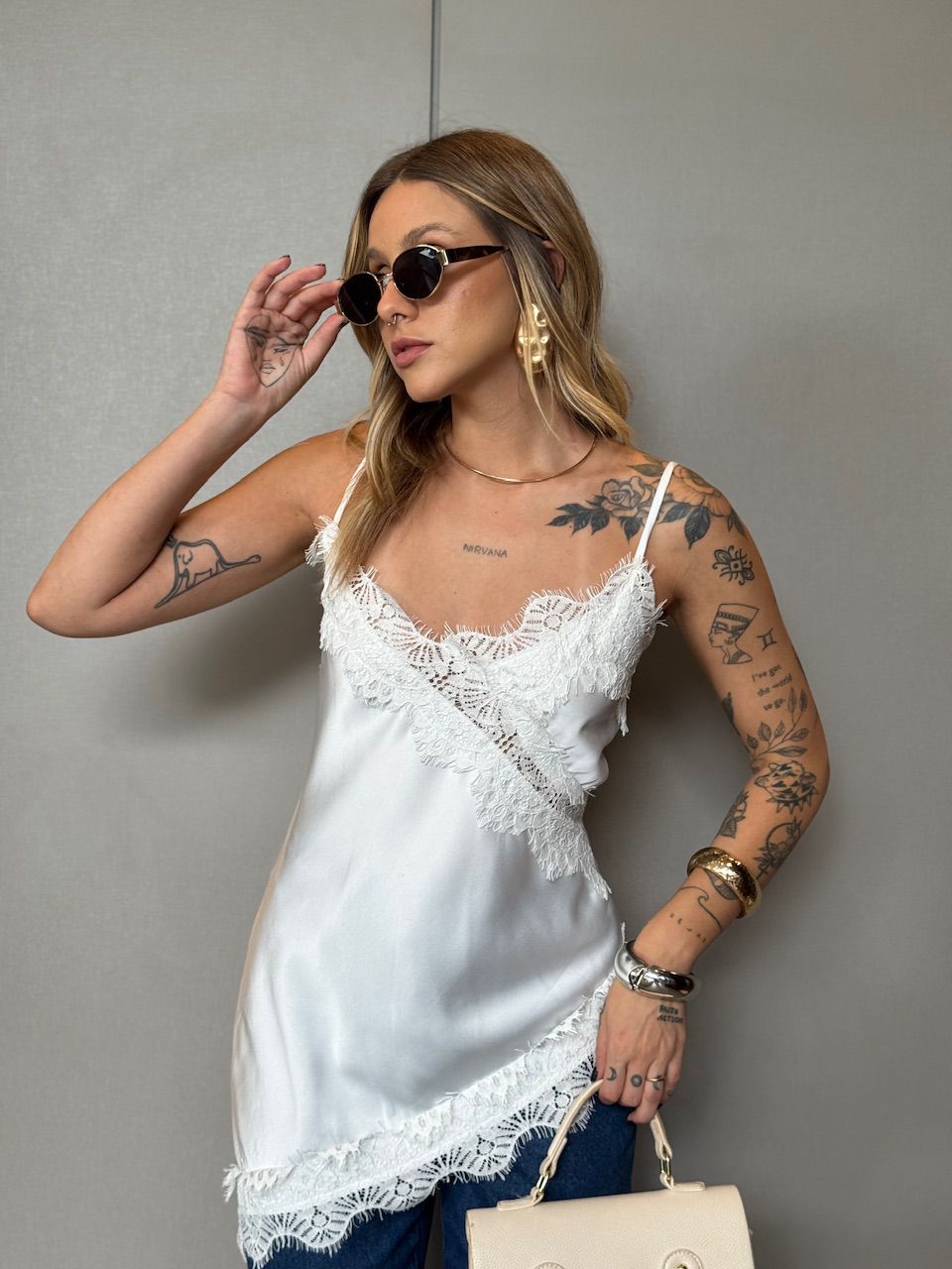 BLUSA ALANA ACETINADA OFF - 0072780048 - CAROLLA FERRARO