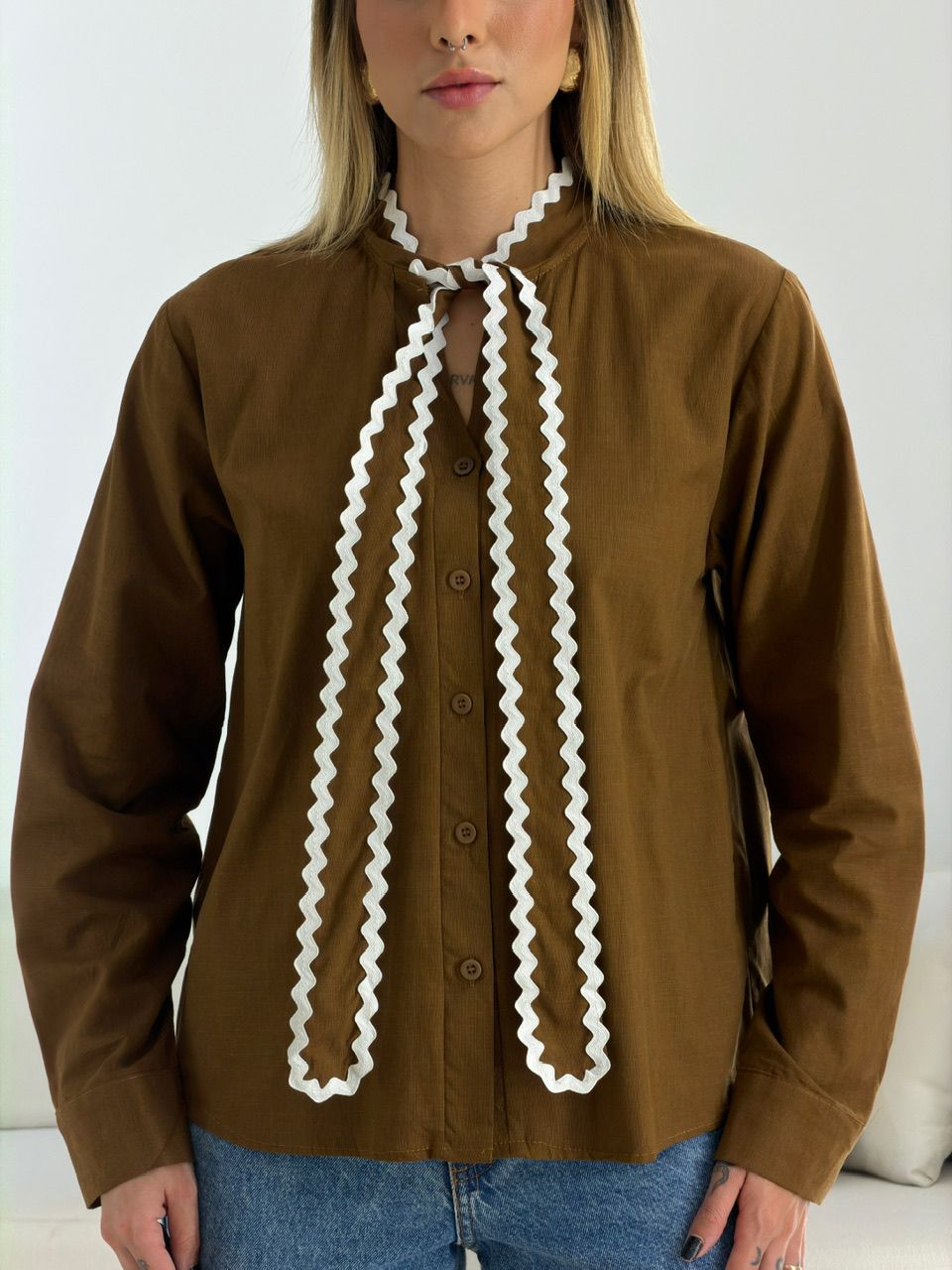 CAMISA PAOLA AMARRAÇÃO MARROM