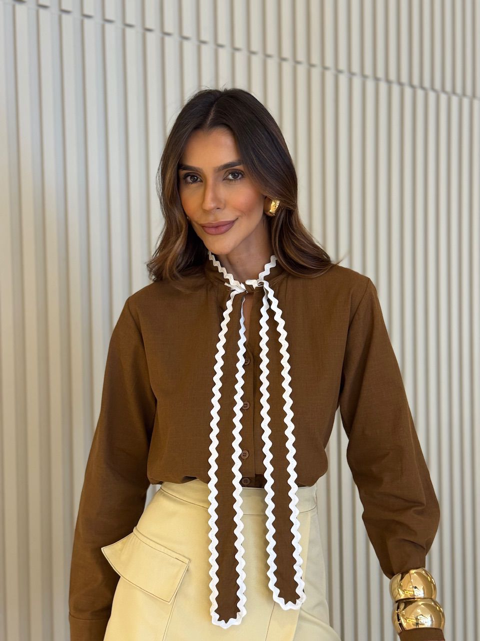 CAMISA PAOLA AMARRAÇÃO MARROM - 0074130054 - CAROLLA FERRARO