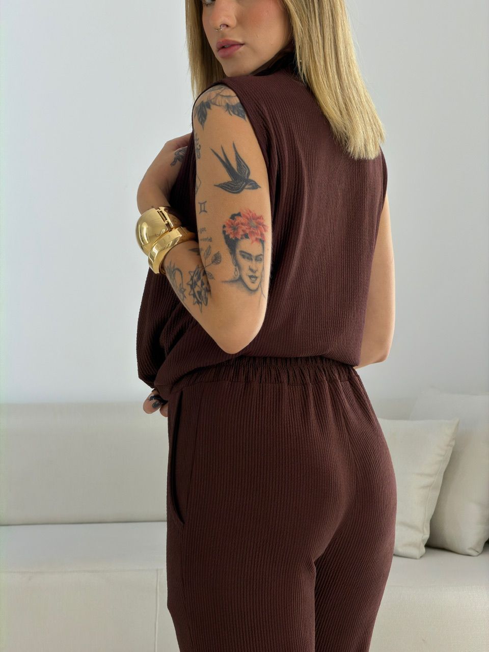 CONJUNTO MILENA BLUSA CALÇA MARROM