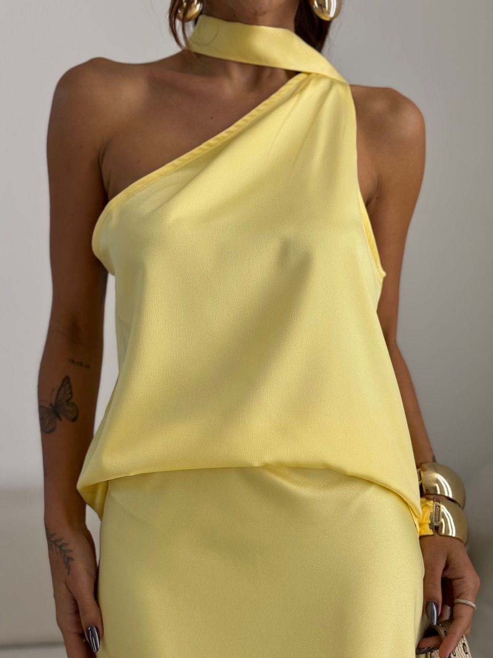 BLUSA LORENA NULA MANGA AMARELA