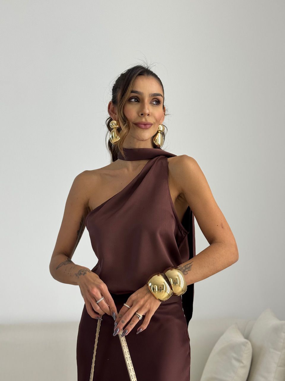 BLUSA LORENA NULA MANGA MARROM - 0072470054 - CAROLLA FERRARO