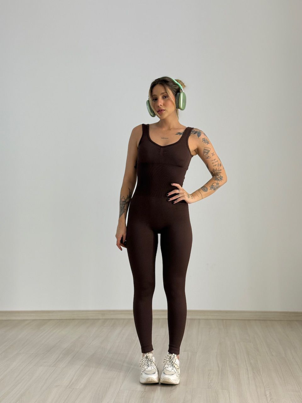 MACACÃO PAULA FIT CAVADO MARROM - 0072530054 - CAROLLA FERRARO