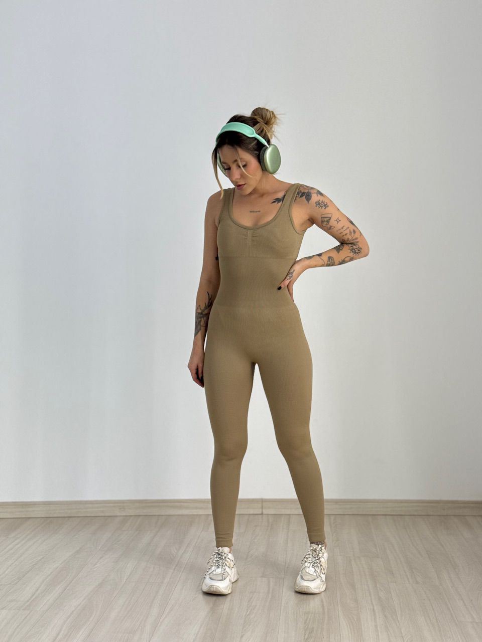 MACACÃO PAULA FIT CAVADO NUDE - 0072530049 - CAROLLA FERRARO