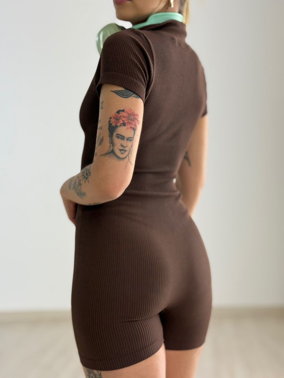 MACAQUINHO LAURA FIT MANGUINHA MARROM