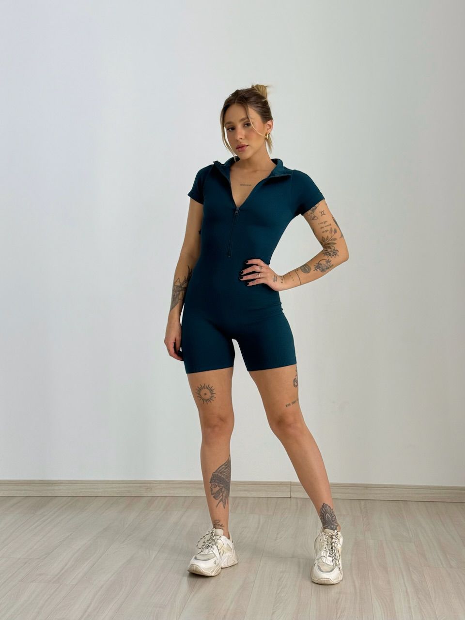 MACAQUINHO LAURA FIT MANGUINHA VERDE PETRÓLEO - 00... - CAROLLA FERRARO