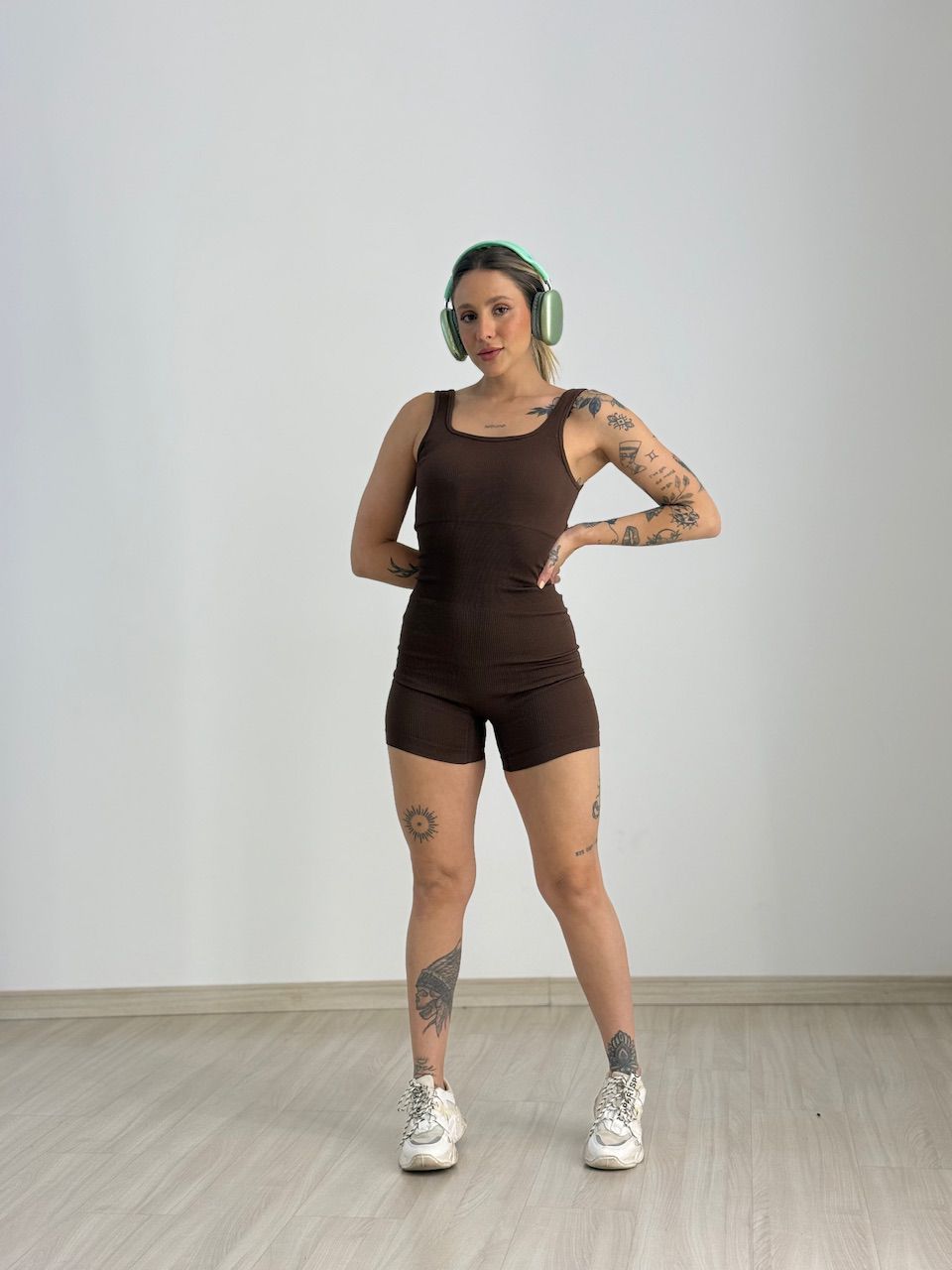 MACAQUINHO TAYNA FIT CAVADO MARROM