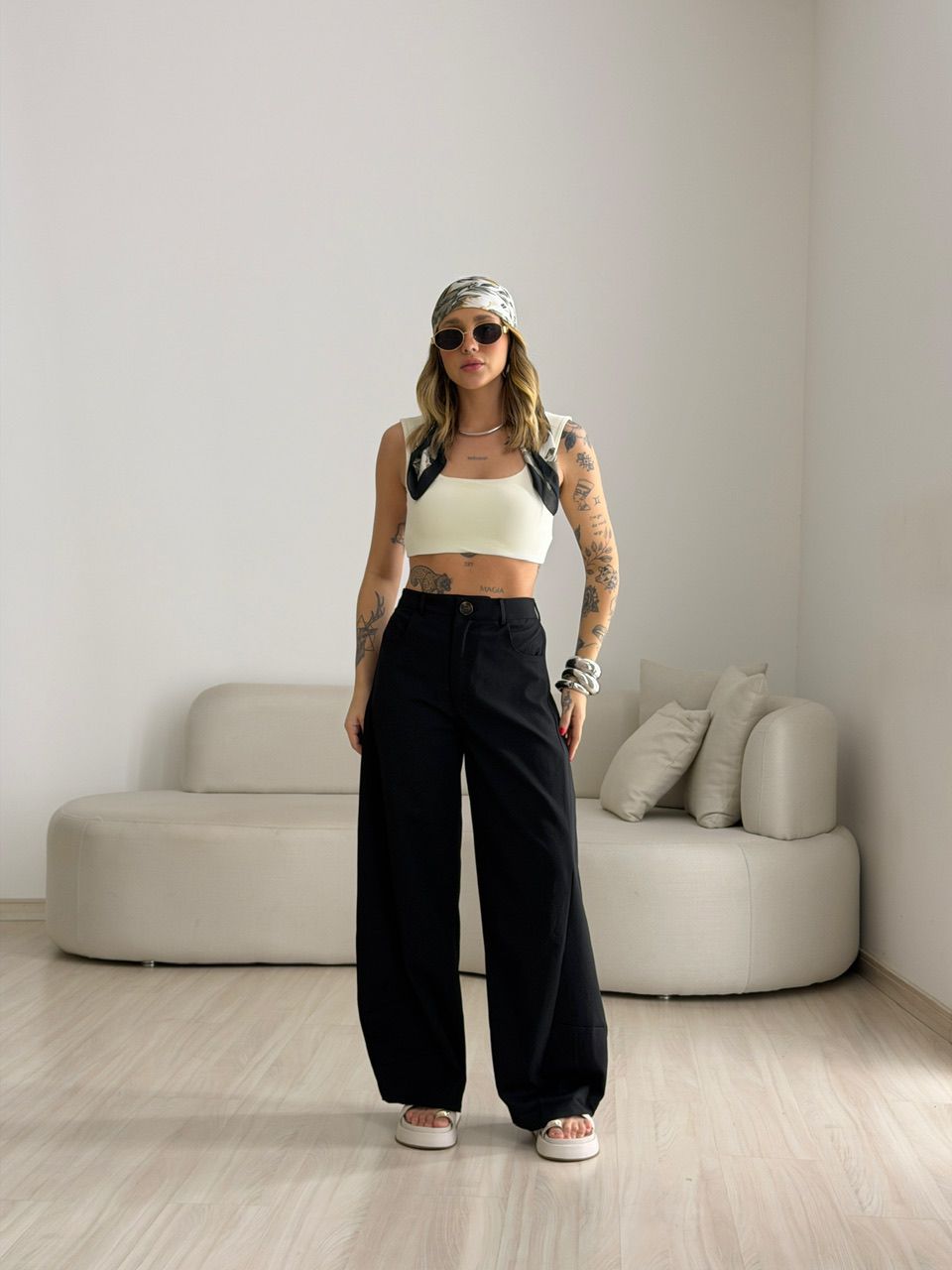 CALÇA ELAINE BALLOON PRETA - 0076610033 - CAROLLA FERRARO