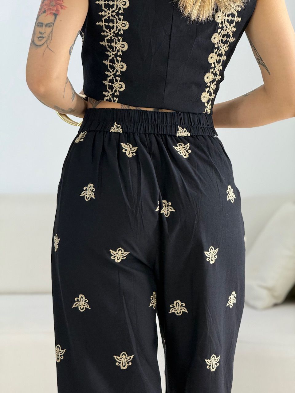 CONJUNTO SUELEN BORDADO PRETO