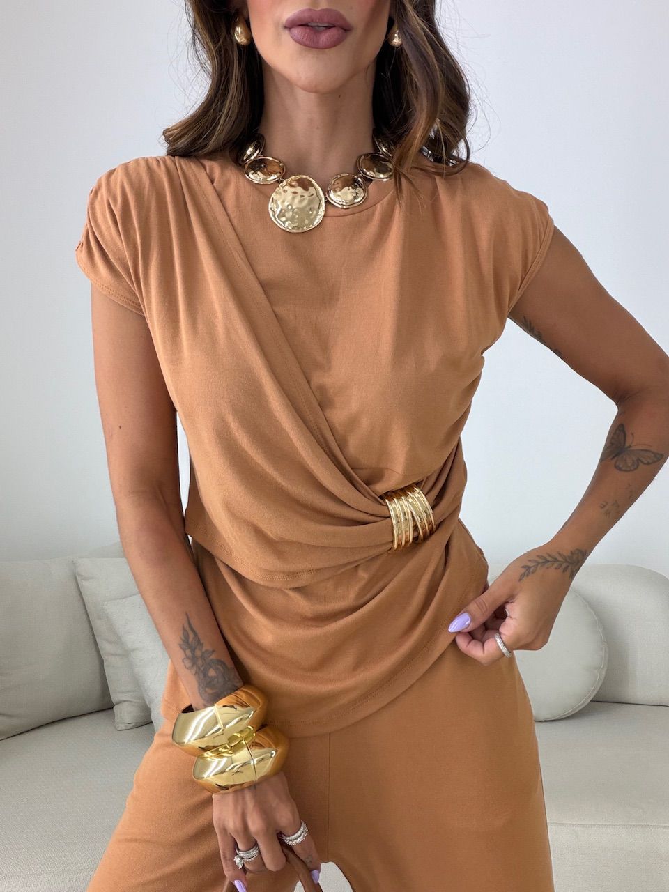 CONJUNTO KELLY BLUSA METAL CARAMELO