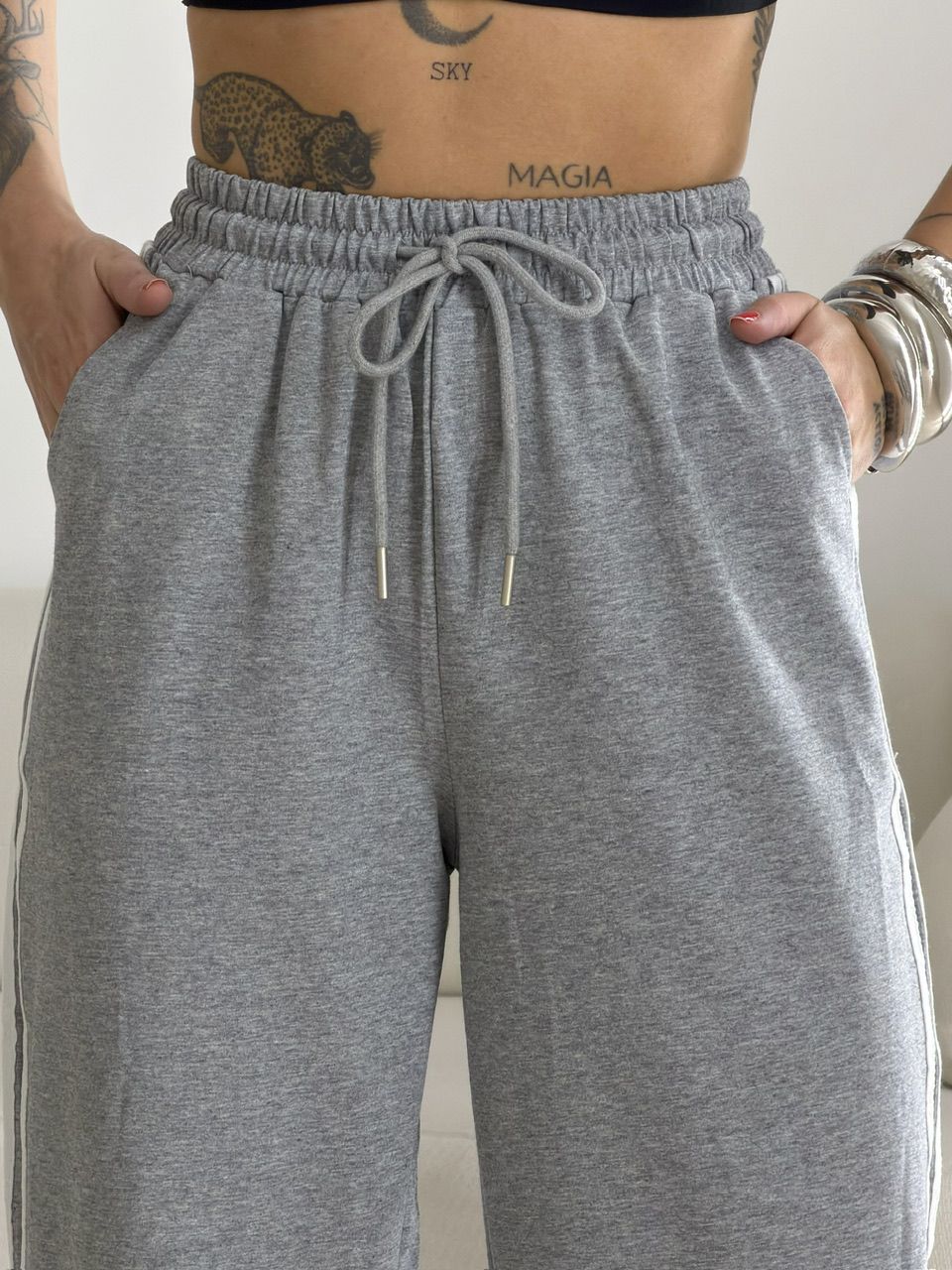 CONJUNTO LOREN LISTRAS CINZA