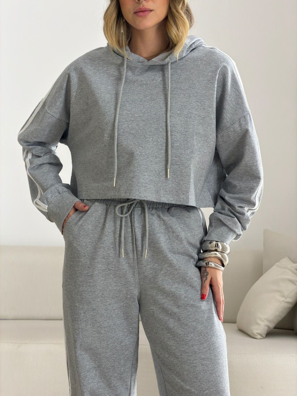 CONJUNTO LOREN LISTRAS CINZA