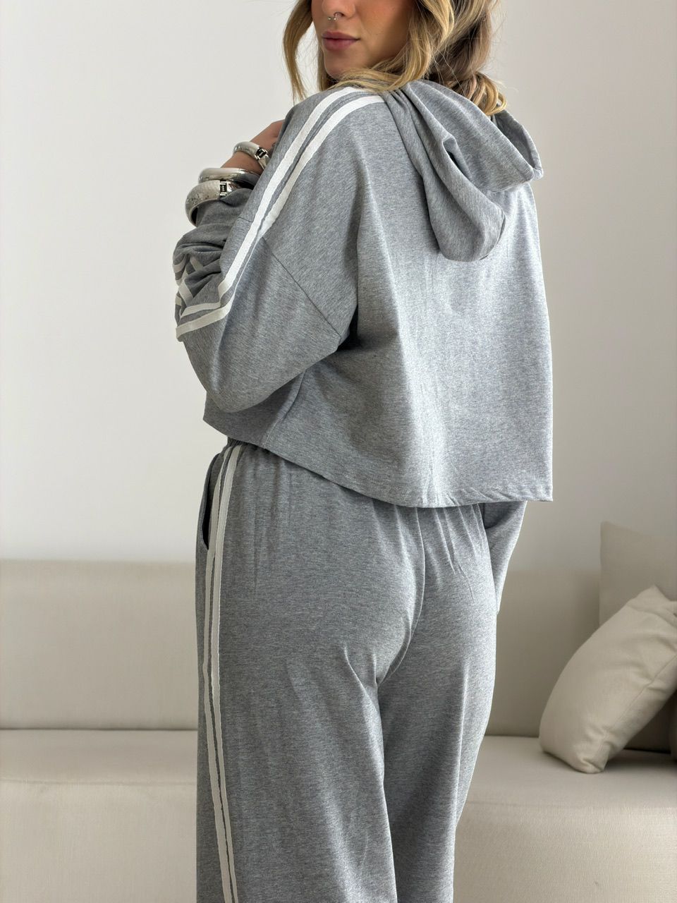 CONJUNTO LOREN LISTRAS CINZA