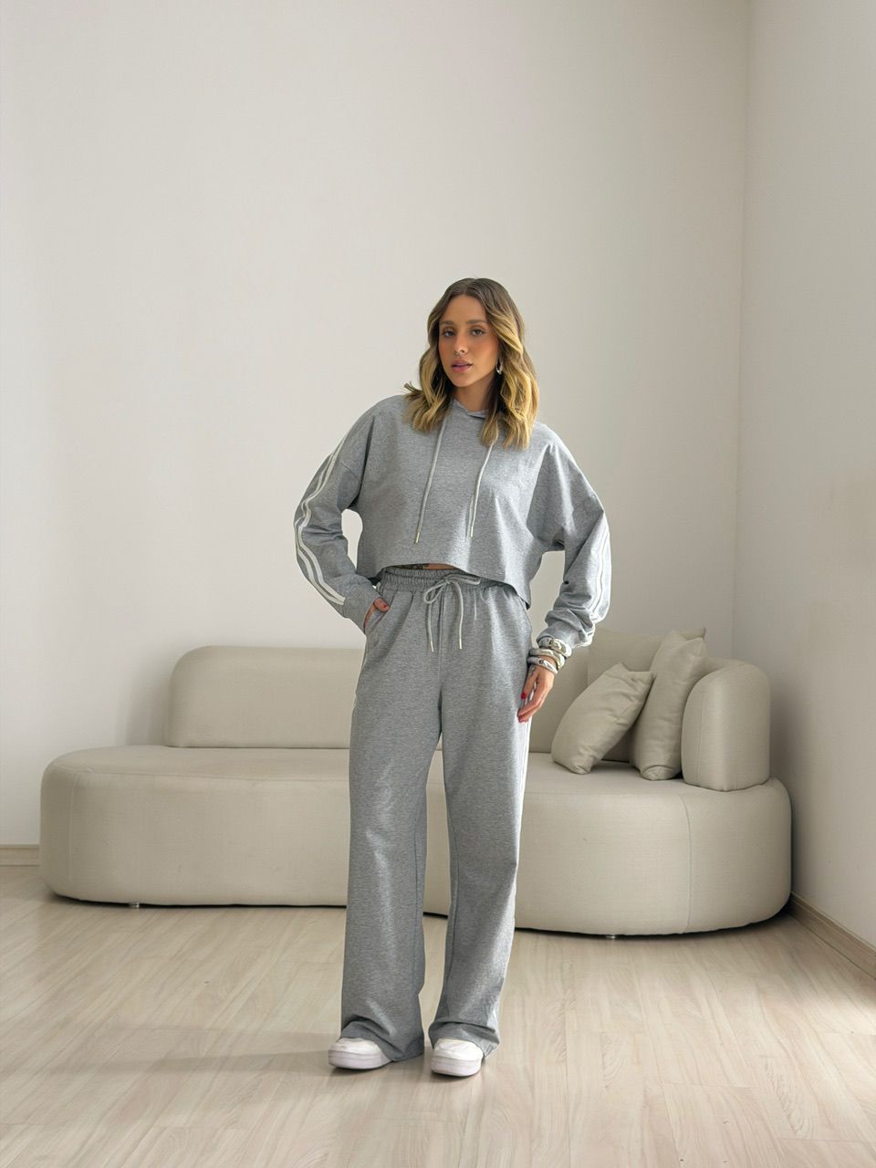 CONJUNTO LOREN LISTRAS CINZA