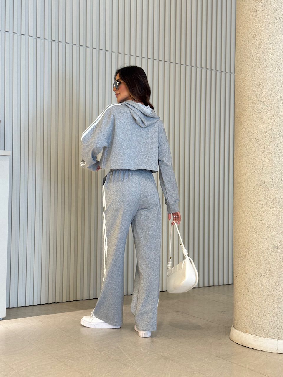 CONJUNTO LOREN LISTRAS CINZA