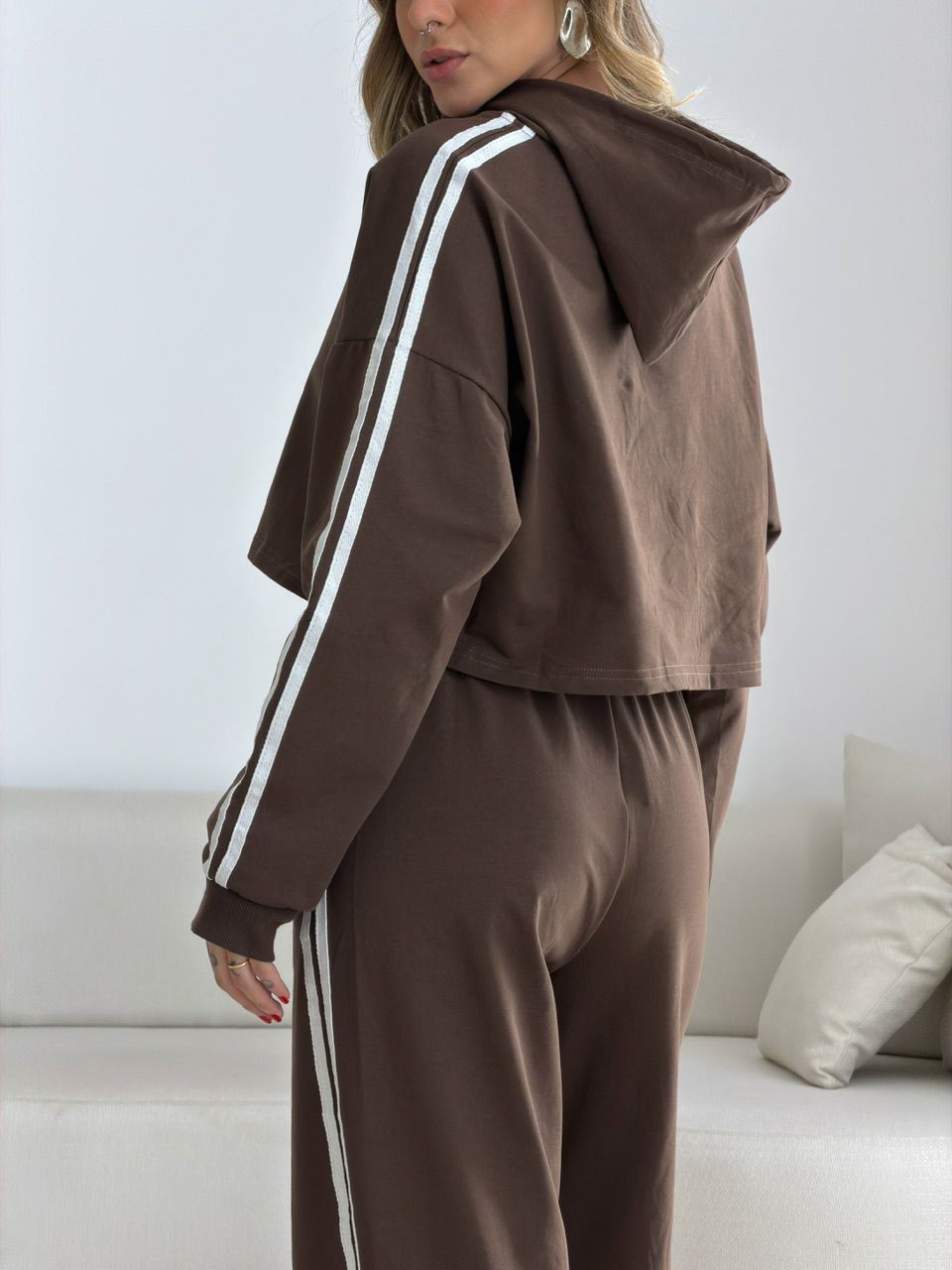 CONJUNTO LOREN LISTRAS MARROM