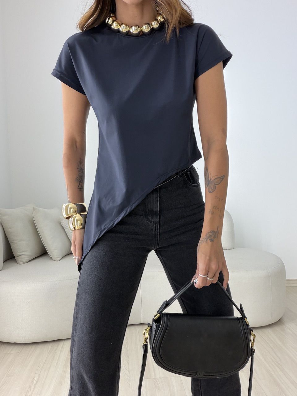 BLUSA ANA PAULA ASSIMÉTRICA PRETA - 0079220033 - CAROLLA FERRARO