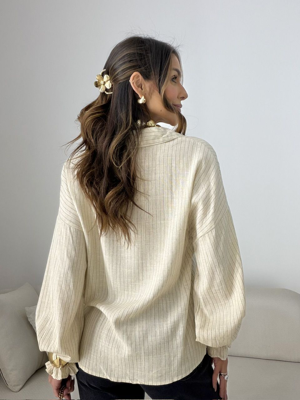 CAMISA MARIA CECÍLIA RISCA DE GIZ AREIA