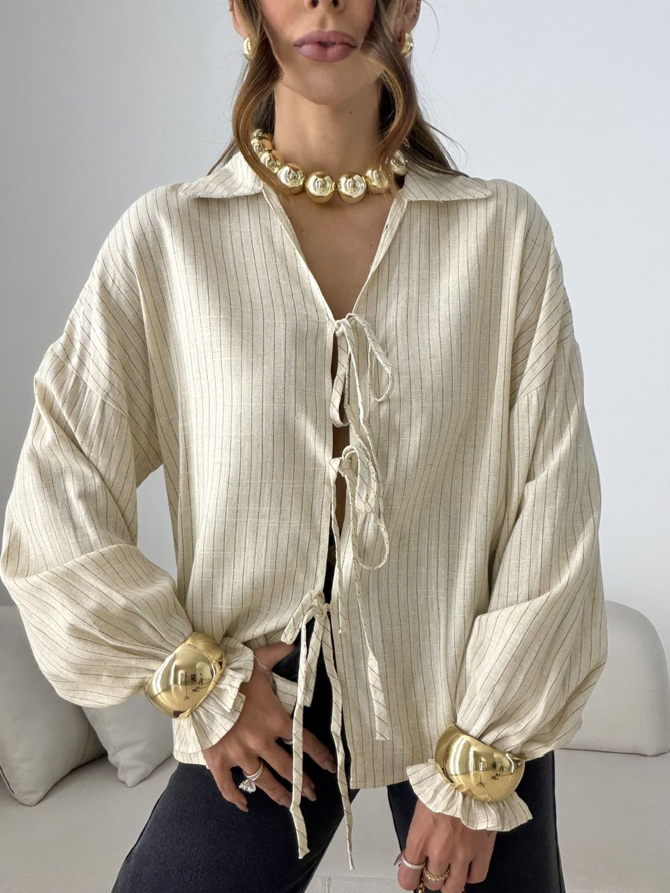 CAMISA MARIA CECÍLIA RISCA DE GIZ AREIA