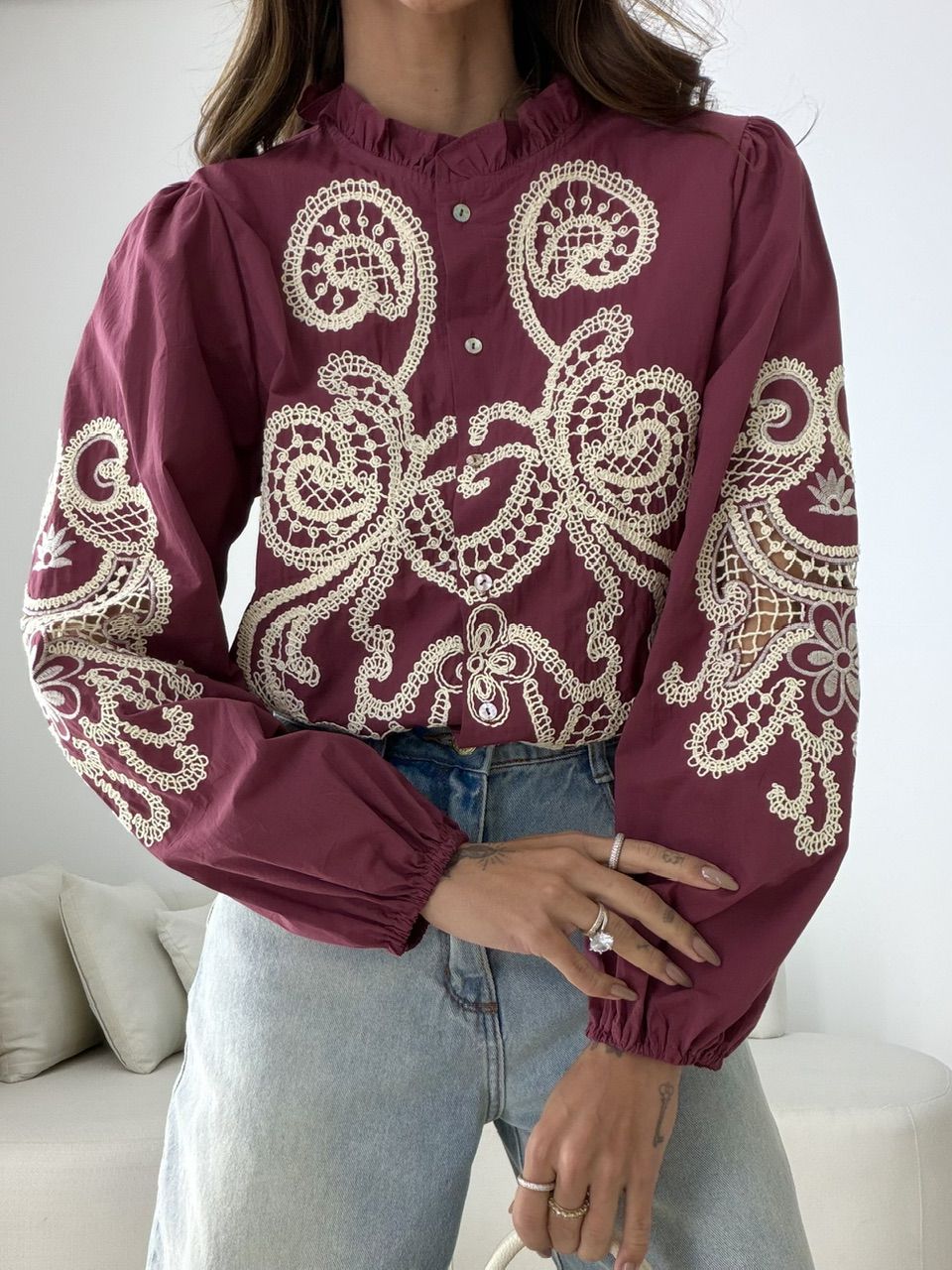 CAMISA VIVIAN BORDADA VINHO