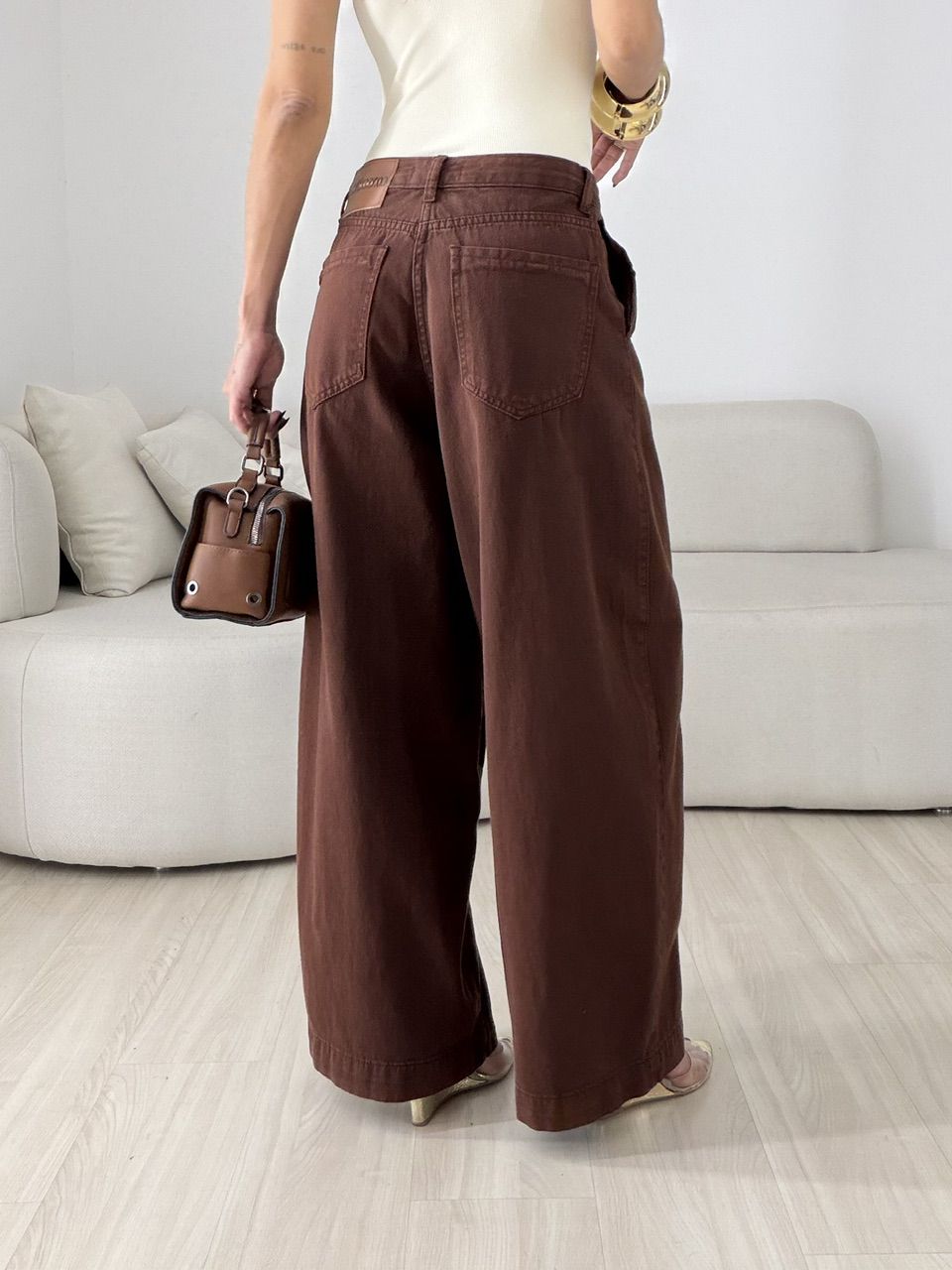 CALÇA VALÉRIA BARREL MARROM
