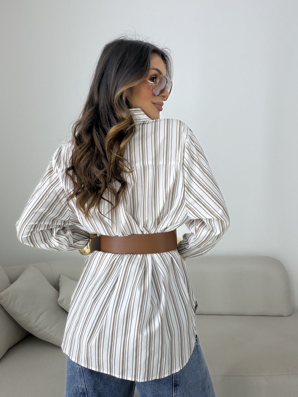 CAMISA HELENA LISTRADA MARROM