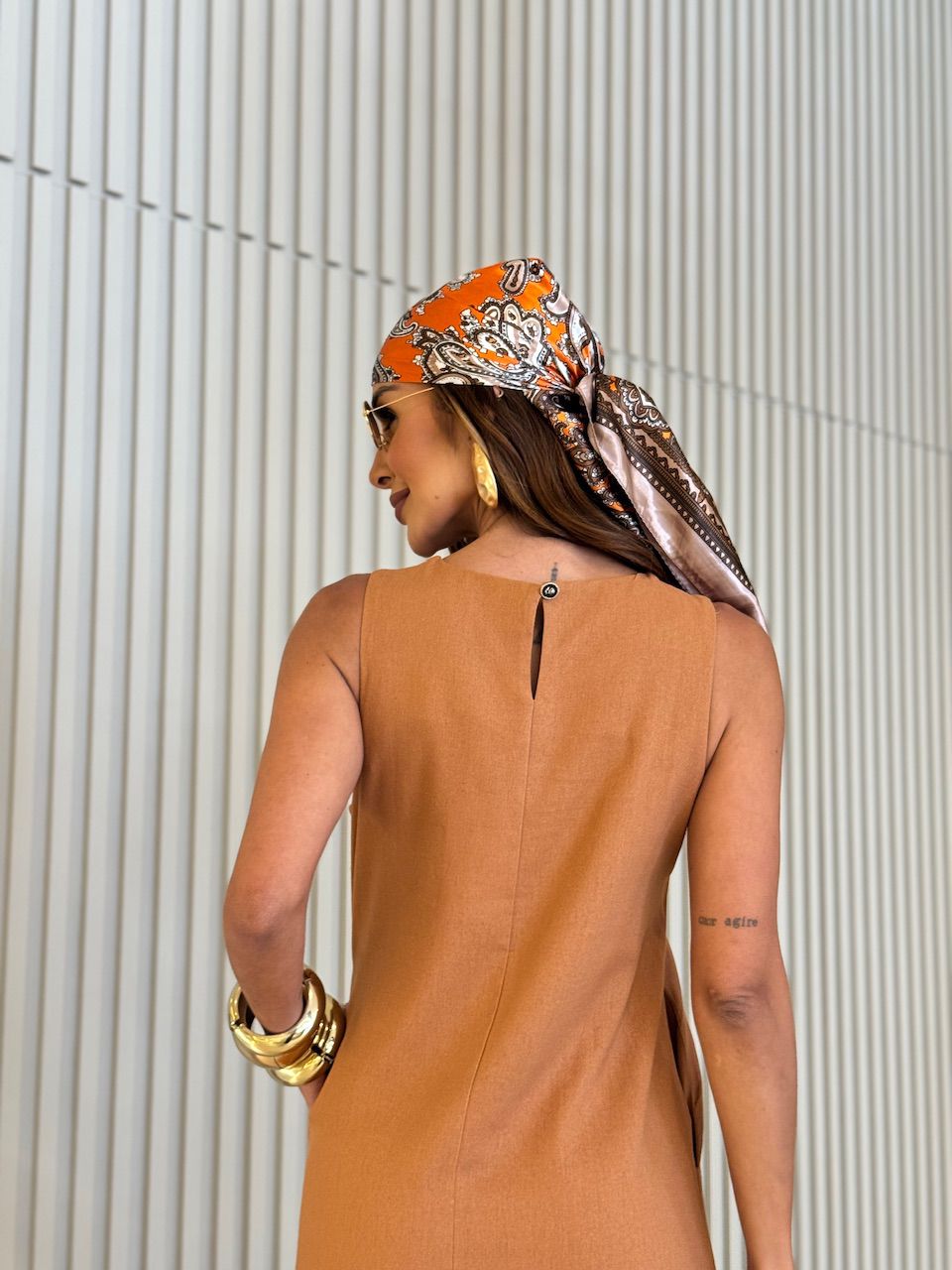 VESTIDO SABRINA LONGUETE MARROM