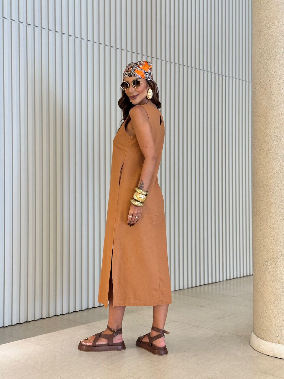 VESTIDO SABRINA LONGUETE MARROM