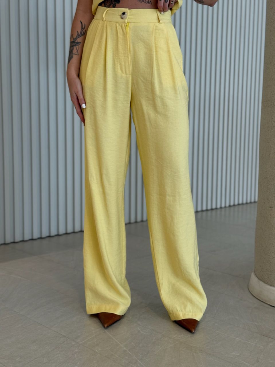 CONJUNTO MARCELA GOLA FRENTE ÚNICA AMARELO