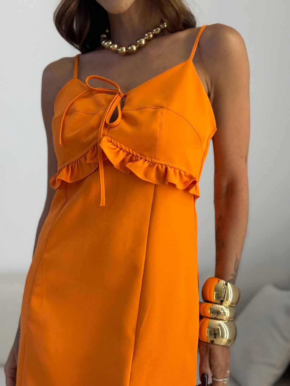 VESTIDO NICOLE CURTO LARANJA