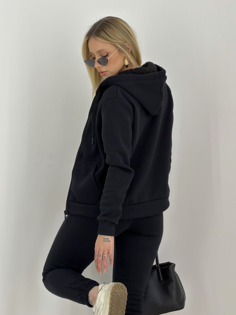 CONJUNTO ROSE MOLETOM PRETO