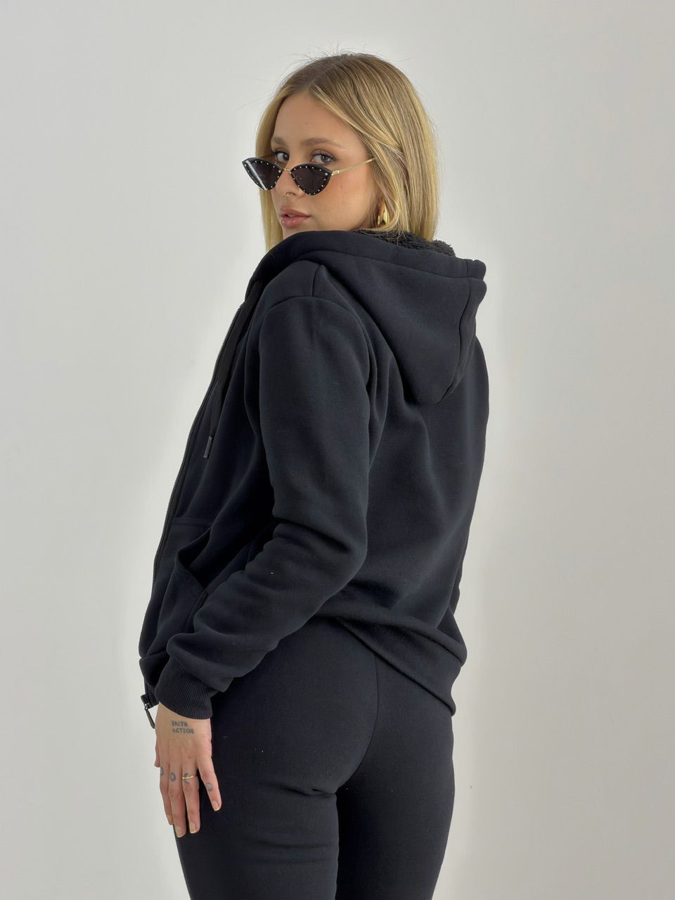 CONJUNTO ROSE MOLETOM PRETO