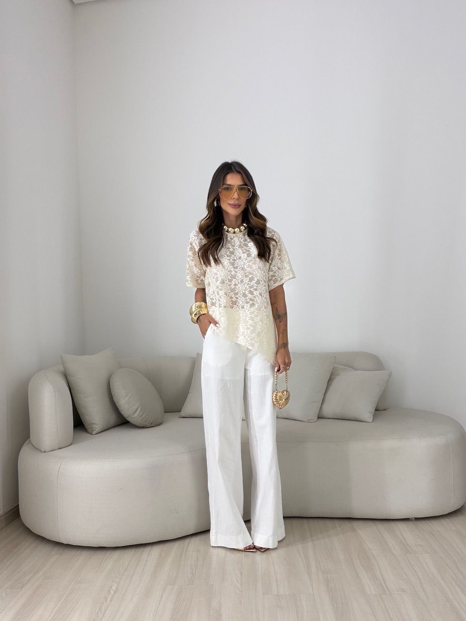 BLUSA ANGÉLICA RENDA ASSIMÉTRICA AREIA