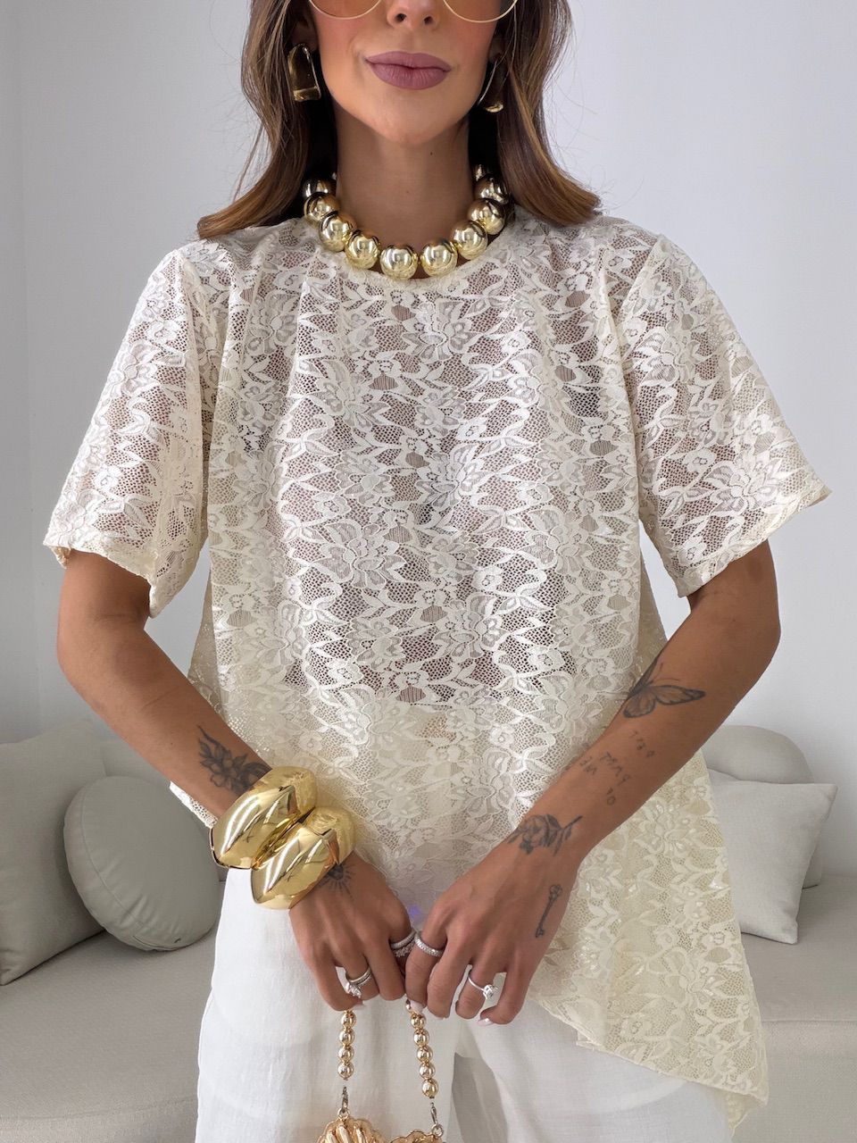 BLUSA ANGÉLICA RENDA ASSIMÉTRICA AREIA